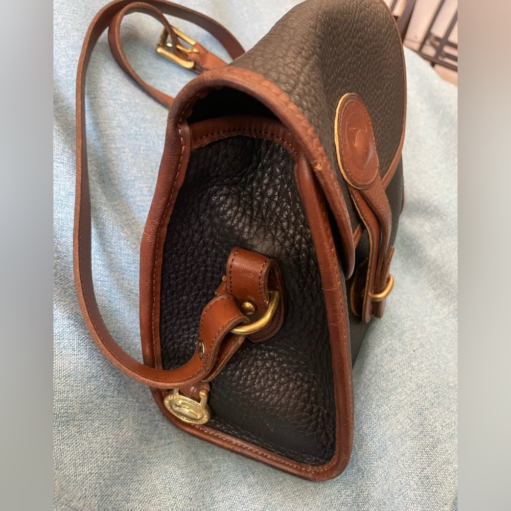 Dooney and Bourke Essex Black/Brown Leather Crossbody Shoulder Bag Purse - Picture 4 of 14
